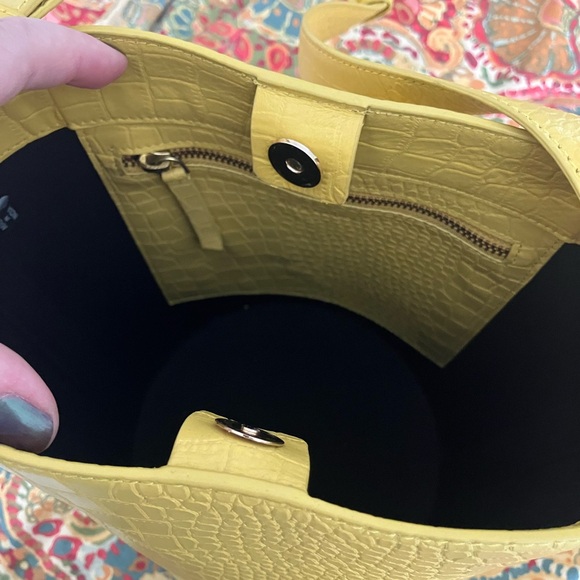 Hyer Goods leather bucket bag - Picture 2 of 7